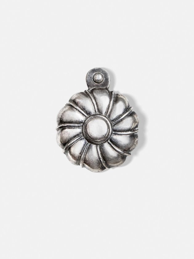 Helter Escutcheon