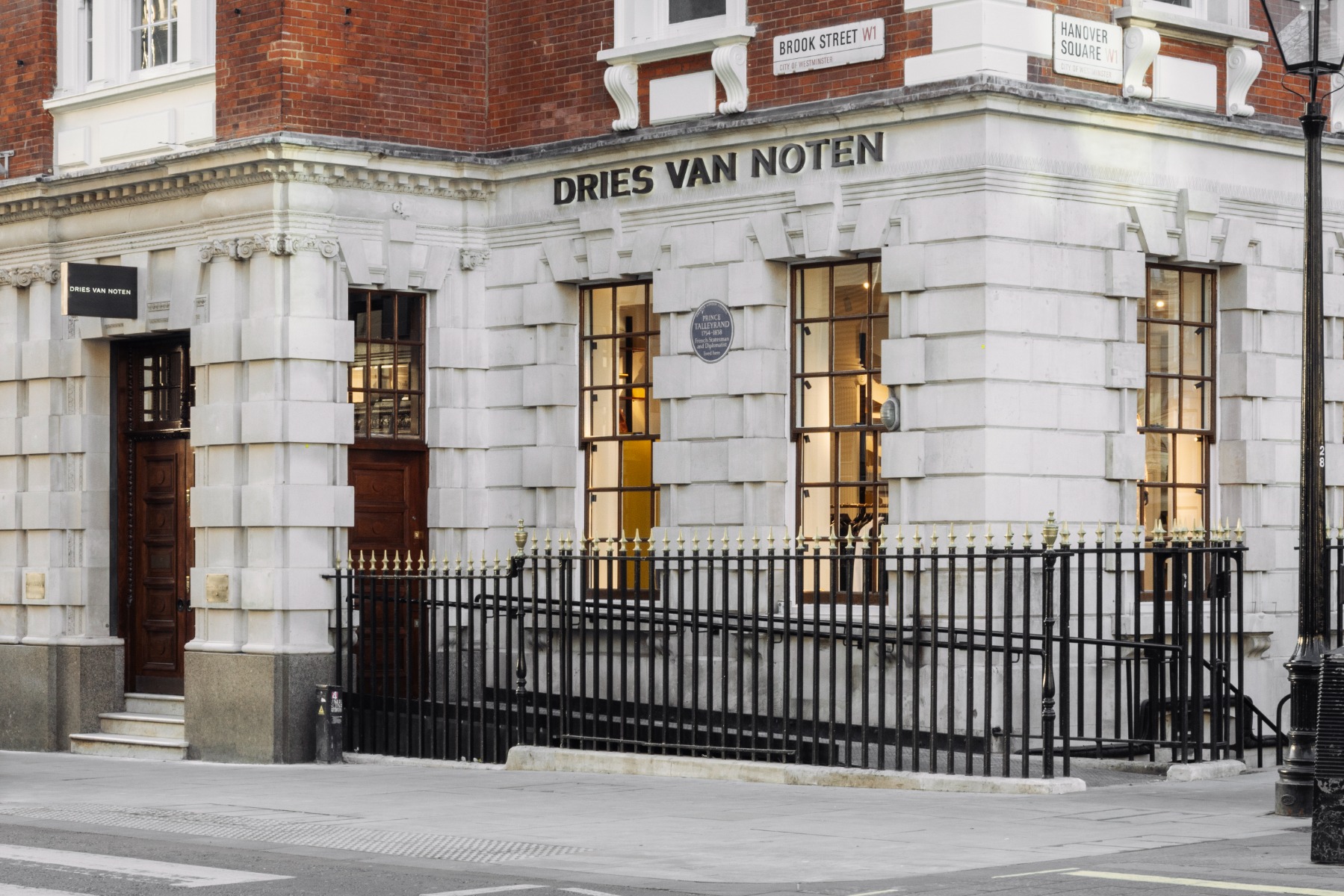 2_TIJS_VERVECKEN_LONDON_STORE_G6A7156__2