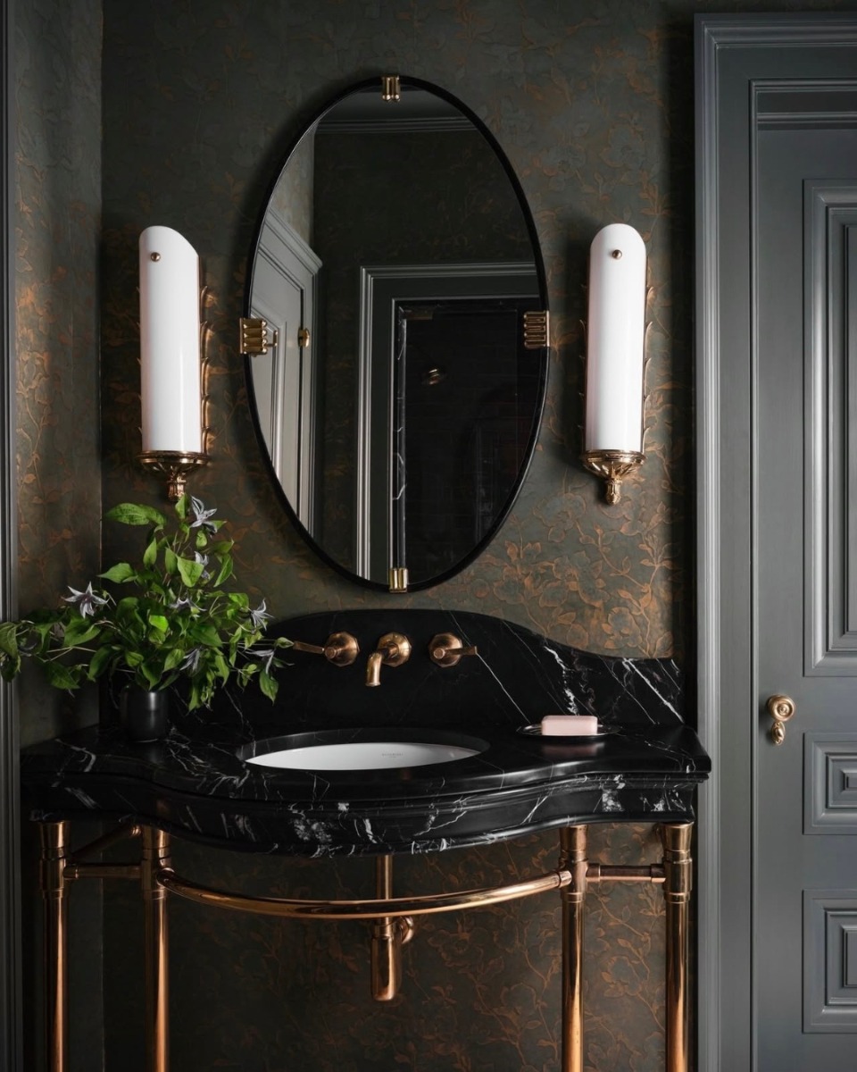 Designing_with_Reflection_-_Custom_Oval_Convex_Mirror