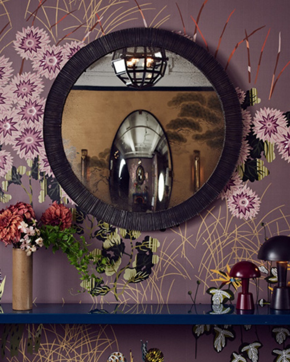 Designing_with_Reflection_-_Strata_Convex_Mirror