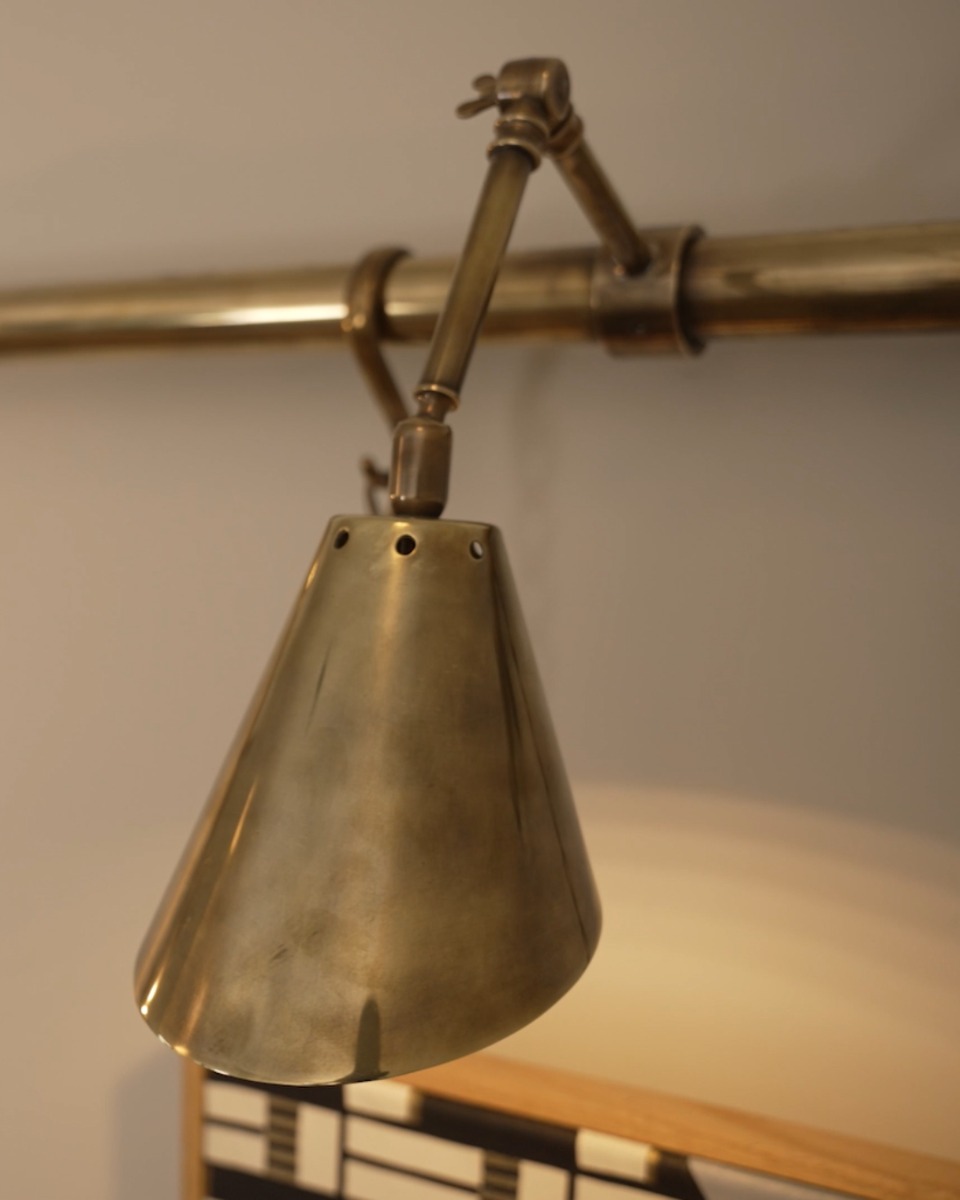 Picture_Rail_Lighting_2_
